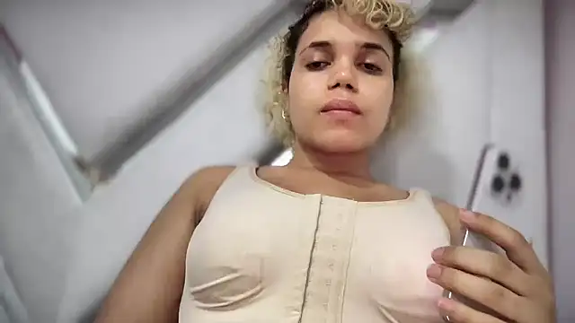 Snapshot of brithneysquirt chatting on 12, 11, 2025 brithneysquirt online show from 12, 11, 2025