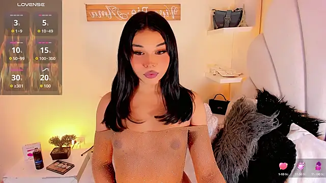 Snapshot of ValentinaMarinn chatting on 9, 10, 2025 ValentinaMarinn online show from 9, 10, 2025