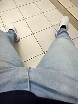 gatmoreno1 online show from 8, 9, 2025