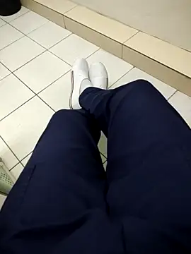 gatmoreno1 online show from 3, 10, 2025