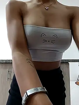 Snapshot of vanyacam_ chatting on 10, 1, 2025 vanyacam online show from 10, 1, 2025