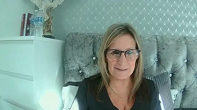 Additive Mature Linda online show from 21, 9, 2025