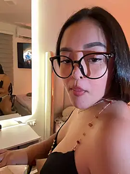 Snapshot of kenndall_21 chatting on 25, 10, 2025 kenndall 21 online show from 25, 10, 2025