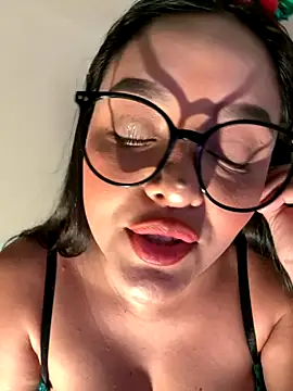 Snapshot of kenndall_21 chatting on 2, 12, 2025 kenndall 21 online show from 2, 12, 2025