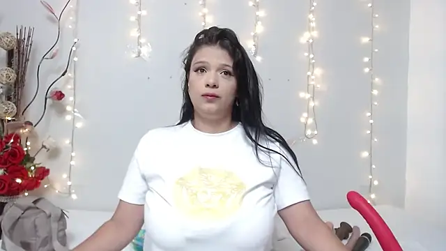 Nicol Love0 online show from 3, 1, 2025