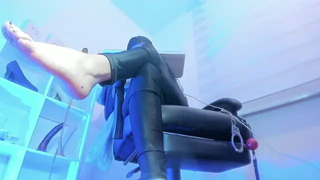 charlotte joliedart online show from 9, 10, 2025