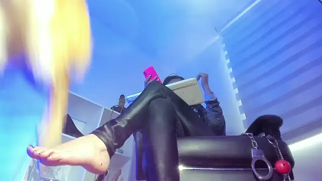 charlotte joliedart online show from 15, 10, 2025