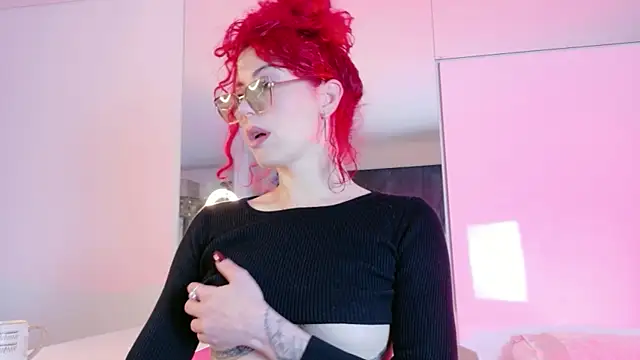 Borbala Iggy online show from 18, 10, 2025