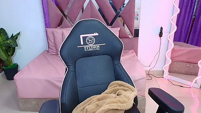 Snapshot of kendra_tay chatting on 31, 10, 2025 kendra tay online show from 31, 10, 2025