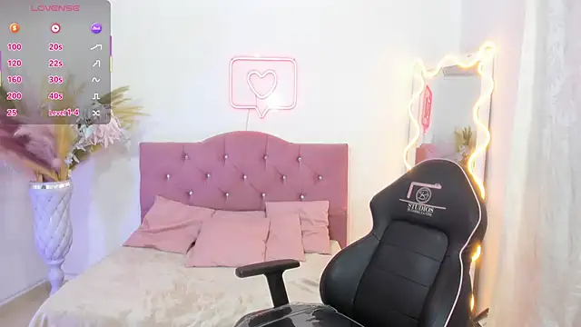 Snapshot of kendra_tay chatting on 28, 11, 2025 kendra tay online show from 28, 11, 2025