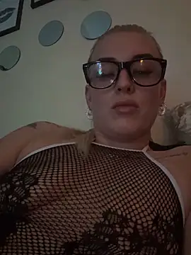 Snapshot of Barbie_26 chatting on 4, 1, 2025 Barbie 26 online show from 4, 1, 2025