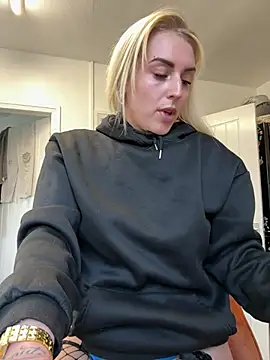 Snapshot of Barbie_26 chatting on 11, 3, 2025 Barbie 26 online show from 11, 3, 2025