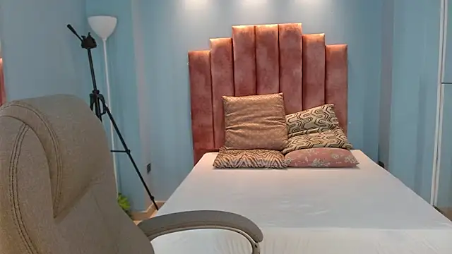 Snapshot of lou_rosse_ chatting on 24, 3, 2026 lou rosse online show from 24, 3, 2026