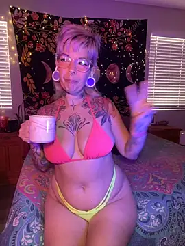 Snapshot of GoldieBakeman chatting on 8, 10, 2025 GoldieBakeman online show from 8, 10, 2025