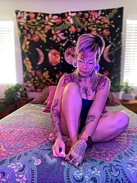 Snapshot of GoldieBakeman chatting on 16, 10, 2025 GoldieBakeman online show from 16, 10, 2025