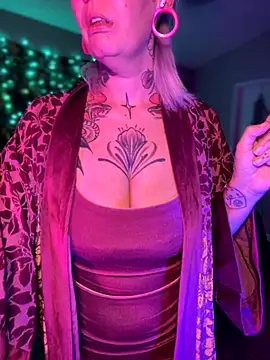 Snapshot of GoldieBakeman chatting on 9, 11, 2025 GoldieBakeman online show from 9, 11, 2025