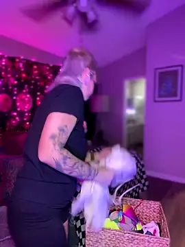 Snapshot of GoldieBakeman chatting on 14, 11, 2025 GoldieBakeman online show from 14, 11, 2025