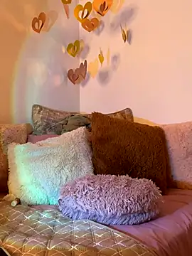 Snapshot of _Chartlotte chatting on 18, 12, 2025 Chartlotte online show from 18, 12, 2025