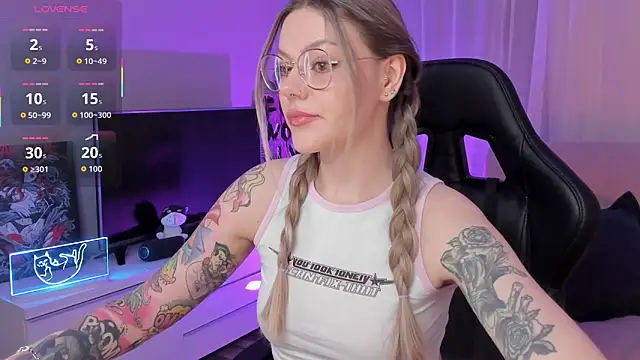 Snapshot of Marta_May_ chatting on 12, 10, 2025 Marta May online show from 12, 10, 2025