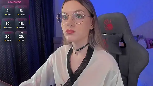 Snapshot of Marta_May_ chatting on 9, 11, 2025 Marta May online show from 9, 11, 2025