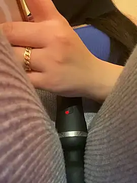 Snapshot of Cameelia chatting on 1, 12, 2025 Cameelia online show from 1, 12, 2025