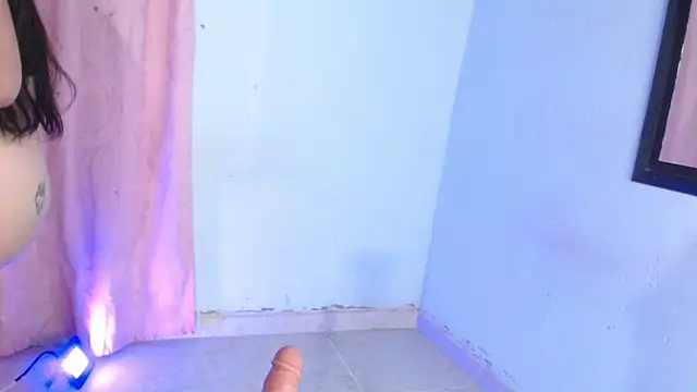 April sexycurvi online show from 30, 10, 2025