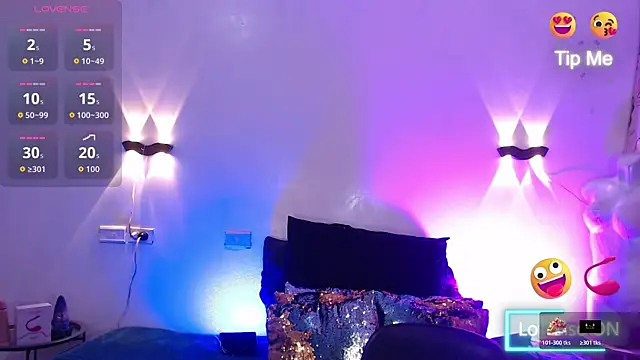 Snapshot of Emili_Roux chatting on 11, 11, 2025 Emili Roux online show from 11, 11, 2025