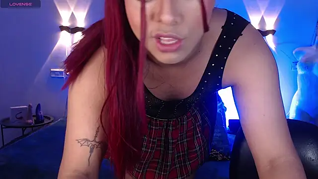 Snapshot of Emili_Roux chatting on 14, 11, 2025 Emili Roux online show from 14, 11, 2025