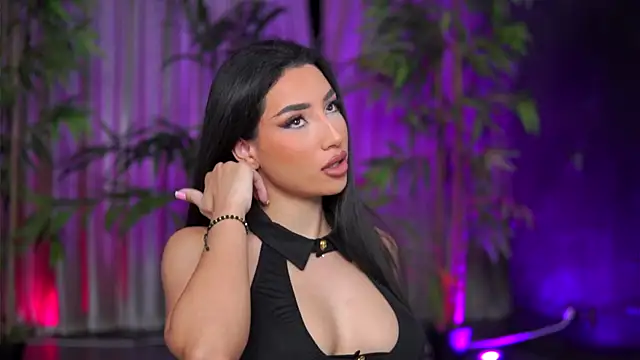 Snapshot of GinaValentinna chatting on 23, 10, 2025 GinaValentinna online show from 23, 10, 2025