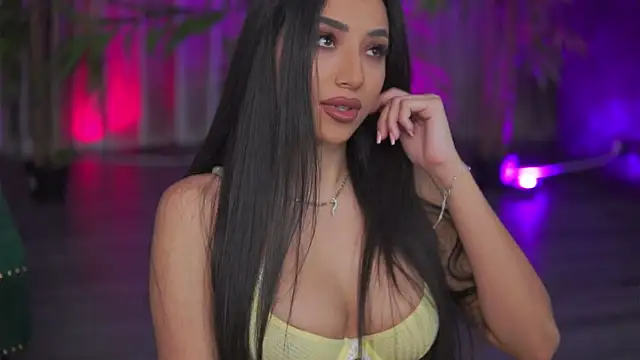 Snapshot of GinaValentinna chatting on 25, 10, 2025 GinaValentinna online show from 25, 10, 2025