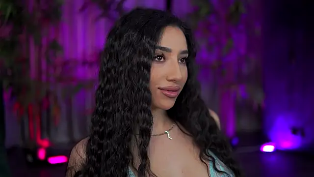 Snapshot of GinaValentinna chatting on 11, 11, 2025 GinaValentinna online show from 11, 11, 2025