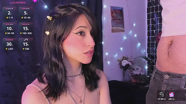 Snapshot of Carlasxdreams chatting on 4, 3, 2025 Carlasxdreams online show from 4, 3, 2025