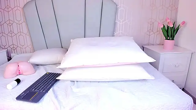 Paige smith online show from 12, 3, 2025