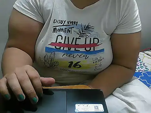 Queen of boobs01 online show from 15, 1, 2025