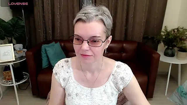 Snapshot of Cutie_Erikaa1 chatting on 4, 1, 2025 Cutie Erikaa1 online show from 4, 1, 2025