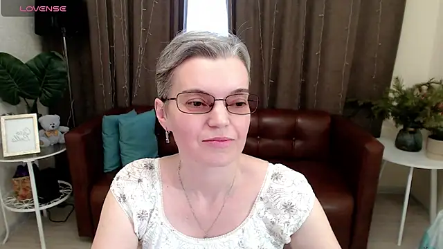 Snapshot of Cutie_Erikaa1 chatting on 4, 1, 2025 Cutie Erikaa1 online show from 4, 1, 2025