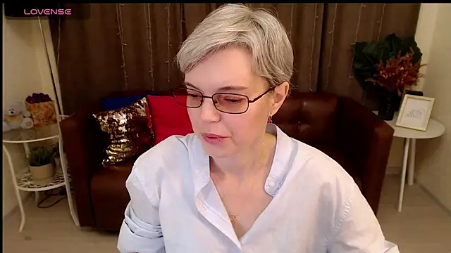 Snapshot of Cutie_Erikaa1 chatting on 7, 3, 2025 Cutie Erikaa1 online show from 7, 3, 2025