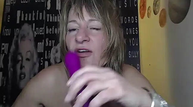 BettyDavisX online show from 9, 12, 2024