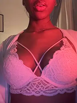 Snapshot of IamCrystal2 chatting on 12, 1, 2025 IamCrystal2 online show from 12, 1, 2025