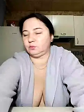 Holly-69 online show from 1, 1, 2025