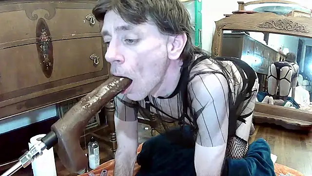 Snapshot of MaxJr8008 chatting on 3, 10, 2025 MaxJr8008 online show from 3, 10, 2025