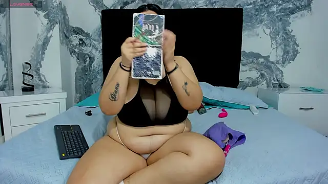 Snapshot of JulietaKane chatting on 28, 10, 2025 JulietaKane online show from 28, 10, 2025