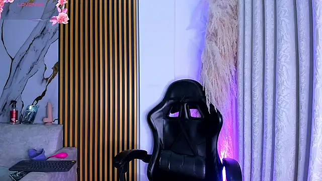 Snapshot of JulietaKane chatting on 25, 11, 2025 JulietaKane online show from 25, 11, 2025