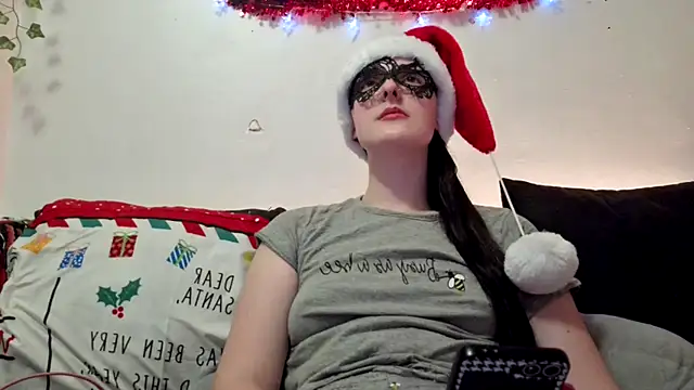 Snapshot of LexiSnowUK chatting on 5, 12, 2024 LexiSnowUK online show from 5, 12, 2024