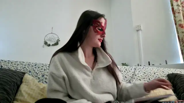 Snapshot of LexiSnowUK chatting on 4, 12, 2025 LexiSnowUK online show from 4, 12, 2025