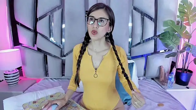  jade white  online show from 26, 11, 2025