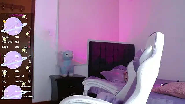 Snapshot of evie_cloud chatting on 11, 11, 2025 evie cloud online show from 11, 11, 2025