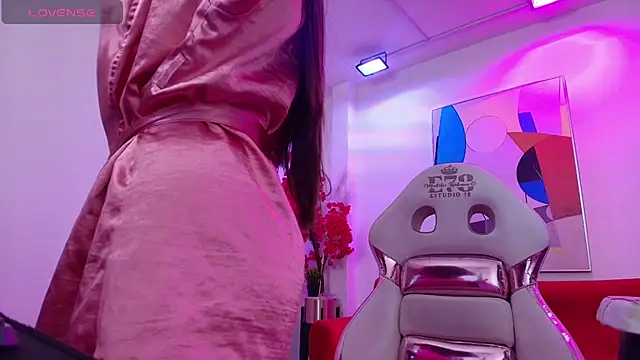 Snapshot of Ema_louis_ chatting on 19, 10, 2025 Ema louis online show from 19, 10, 2025