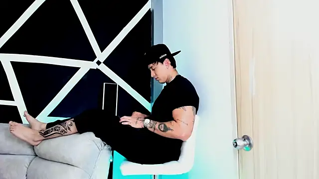 JUSTIN FULLER1 online show from 18, 10, 2025