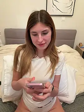 Snapshot of emma05 chatting on 5, 2, 2026 emma05 online show from 5, 2, 2026